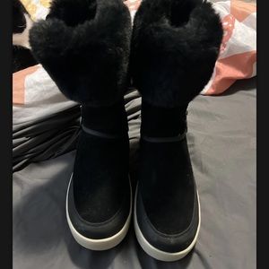 Koolabura by UGG size 7 boot